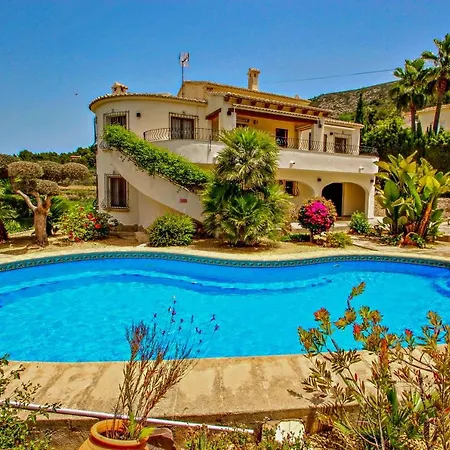 Villa Nessa - Well Furnished With Panoramic Views In *