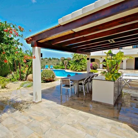 Villa Nessa - Well Furnished With Panoramic Views In *