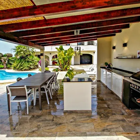 Villa Nessa - Well Furnished With Panoramic Views In *